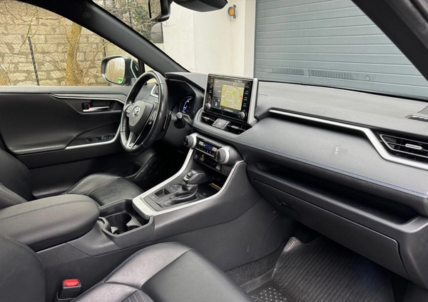 Toyota RAV4 cena 126900 przebieg: 131700, rok produkcji 2021 z Mława małe 79